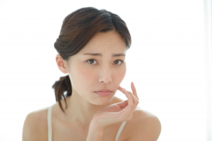 【できちゃったシミを消す】自宅でできるシミ消しケアとは？