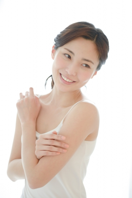 【夏肌トラブル】ベタベタ脂性肌は乾燥が原因!潤いが解決の鍵 【夏肌トラブル】ベタベタ脂性肌は乾燥が原因!潤いが解決の鍵