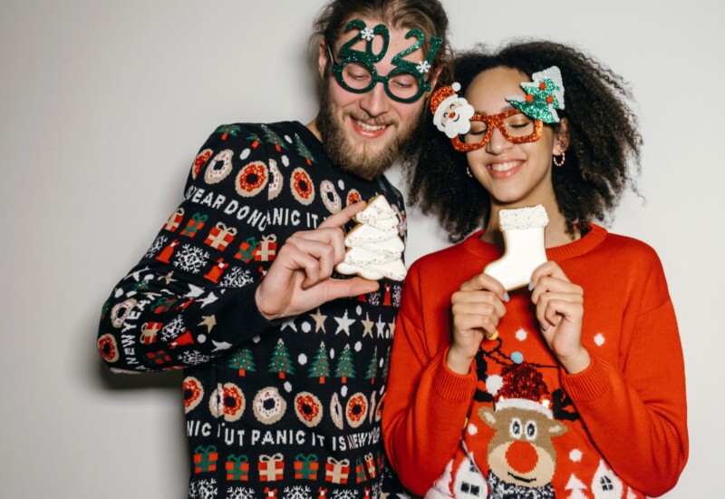 おしゃれ女子必見！クリスマスディナーにぴったりのファッション＆メイク術✨