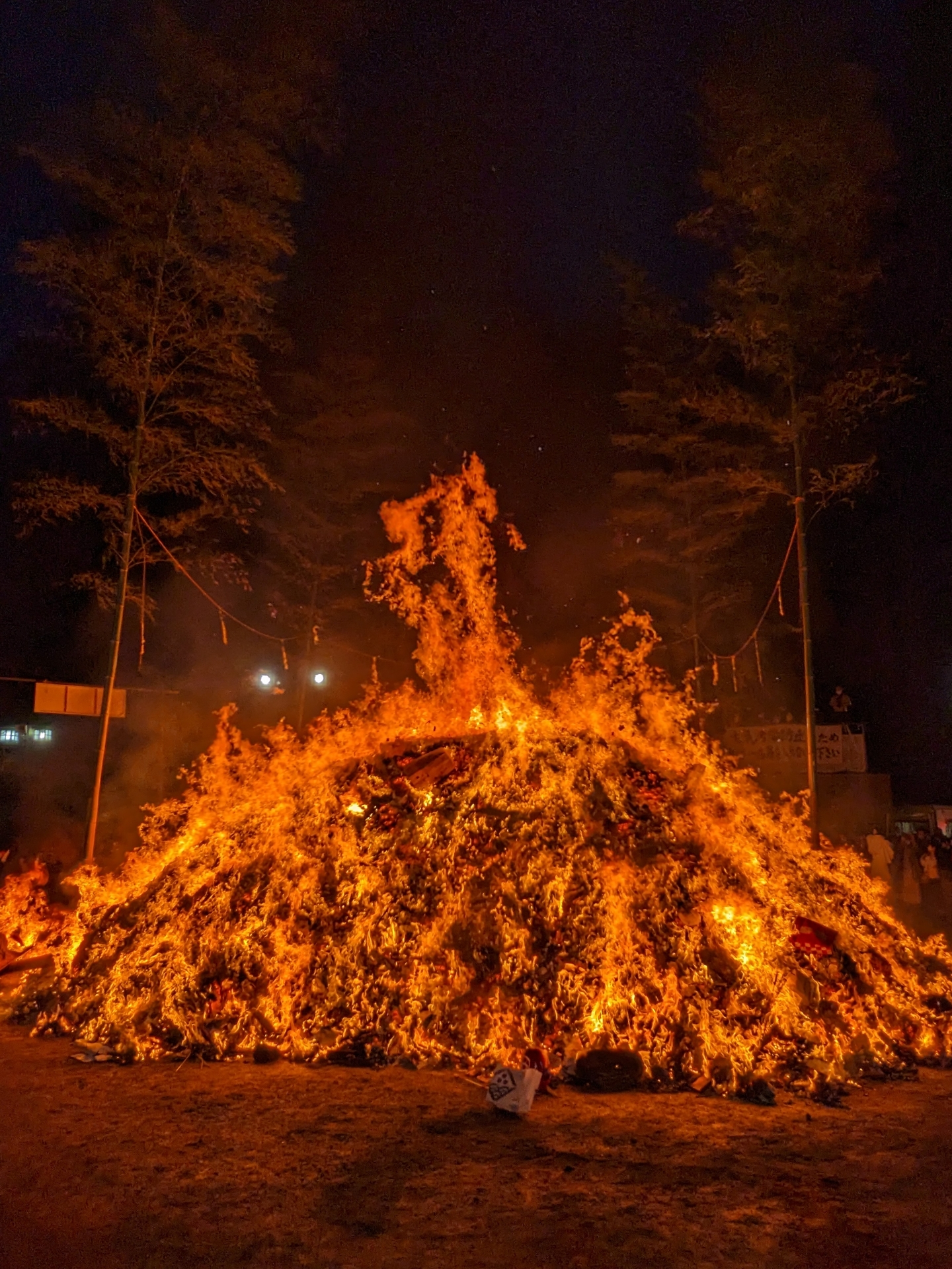 冬の風物詩「どんと祭」目前、大崎八幡宮で正月飾りの持ち込みがピークに 冬の風物詩「どんと祭」目前、大崎八幡宮で正月飾りの持ち込みがピークに