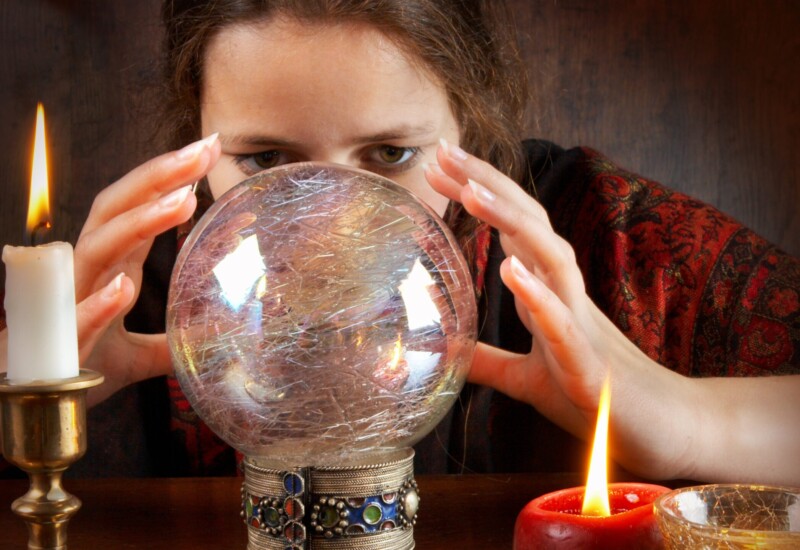 本当に当たる占い師はいるの？占いの仕組みと心理テクニックを徹底解剖！