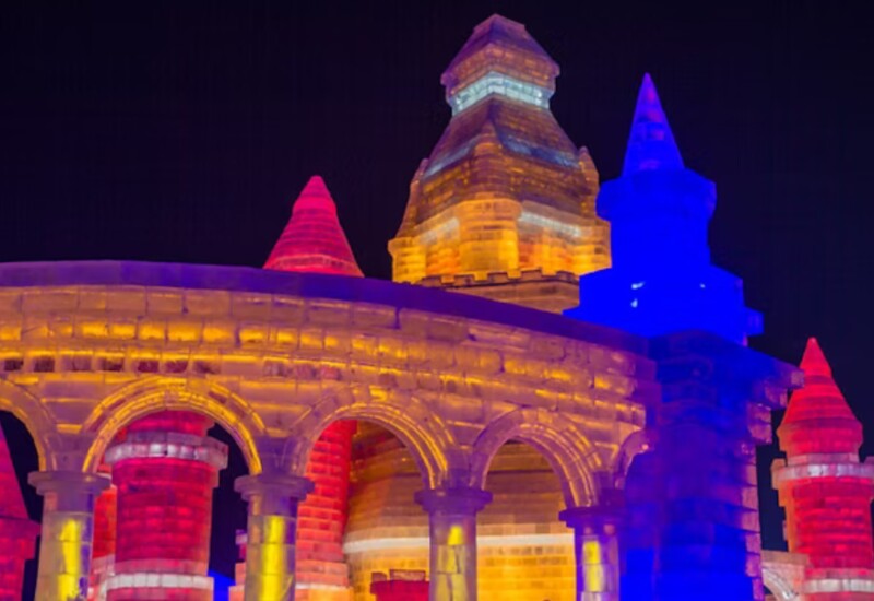 【冬の絶景✨】中国・ハルビンの氷祭りが開幕！幻想的な世界へ❄️