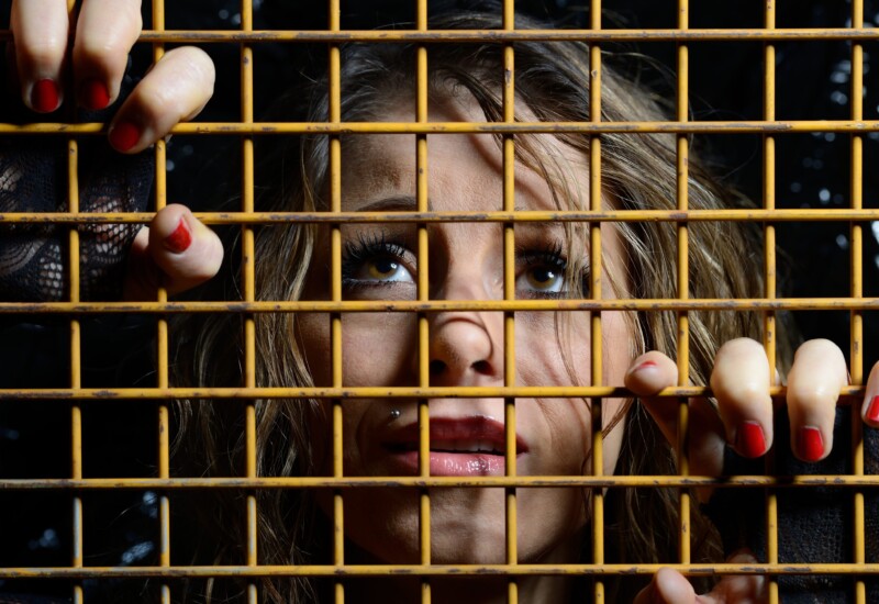 束縛する男の特徴と性格：見抜くポイントと対処法