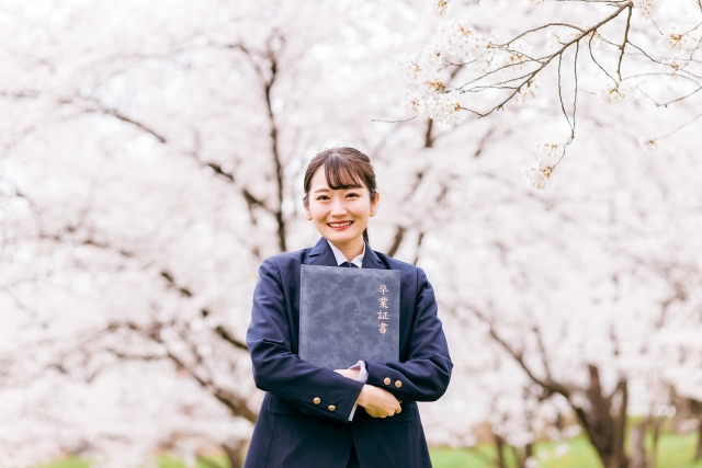 【卒業あるある10選】笑って泣いて、青春の締めくくり。女子のリアル卒業エピソード 【卒業あるある10選】笑って泣いて、青春の締めくくり。女子のリアル卒業エピソード
